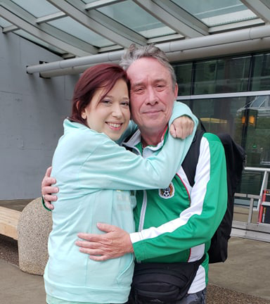 Arlo Hennings embracing his daughter